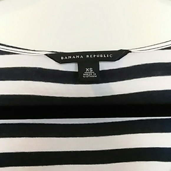 STORE CLOSING MAKE AN OFFER! Banana Republic dress - Picture 2 of 4